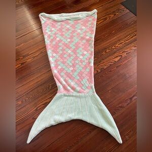Modern kids mermaid tail fleece blanket